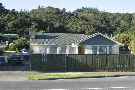Photo of property in 39 Stokes Valley Road, Stokes Valley, Lower Hutt, 5019