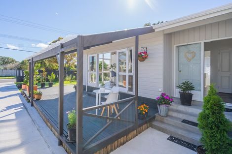 Photo of property in 62 Ngaio Road, Waikanae, 5036