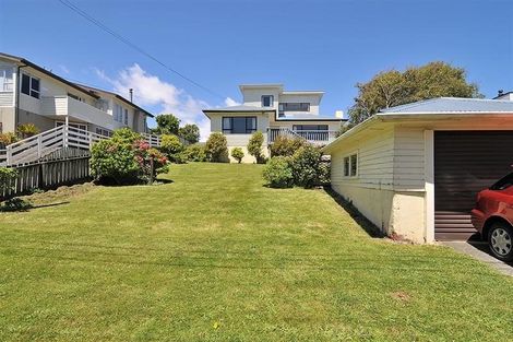 Photo of property in 11 Te Whiti Grove, Korokoro, Lower Hutt, 5012