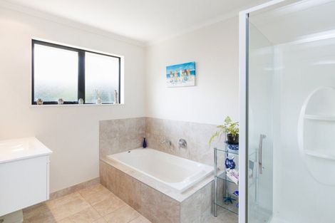 Photo of property in 54 Rosalie Terrace, Kelvin Grove, Palmerston North, 4414