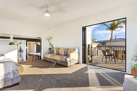 Photo of property in 123 Waimumu Road, Massey, Auckland, 0614