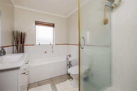 Photo of property in 2 Dunaff Place, Flat Bush, Auckland, 2019