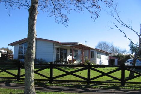 Photo of property in 36 Abraham Crescent, Milson, Palmerston North, 4414