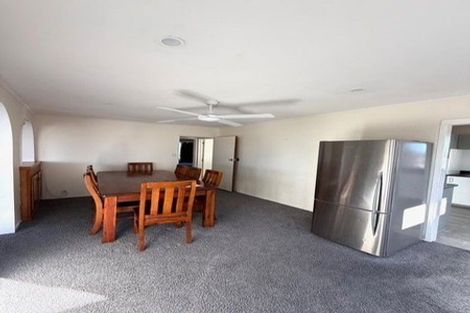 Photo of property in 261 Wairau Road, Totara Vale, Auckland, 0627