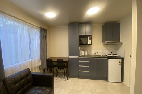 Photo of property in 8d Schnapper Rock Road, Schnapper Rock, Auckland, 0632