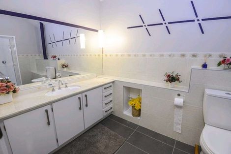 Photo of property in 29 Cairngorm Place, Highland Park, Auckland, 2010