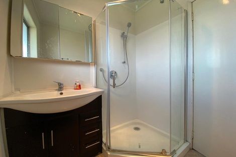 Photo of property in 29a-c Point England Road, Point England, Auckland, 1072