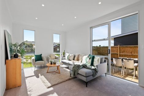 Photo of property in 17 Kukuwai Avenue, Red Beach, 0932