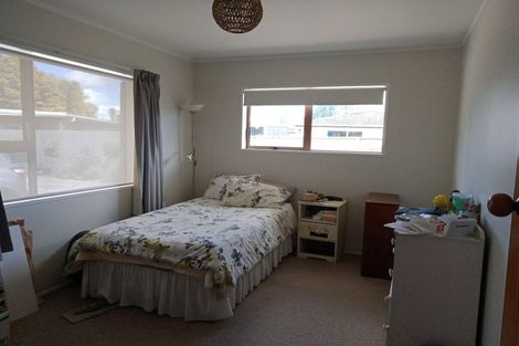 Photo of property in 2/8 Tatua Place, Conifer Grove, Takanini, 2112