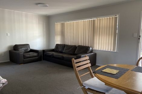 Photo of property in 1/23 Manhattan Heights, Glendene, Auckland, 0602