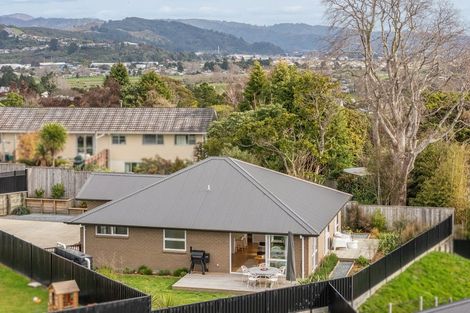Photo of property in 15 Rewarewa Way, Timberlea, Upper Hutt, 5018