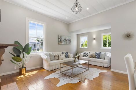 Photo of property in 30 Rutland Road, Stanley Point, Auckland, 0624