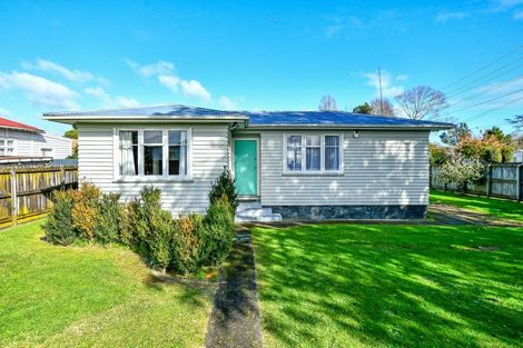 Photo of property in 12a Waiari Road, Conifer Grove, Takanini, 2112