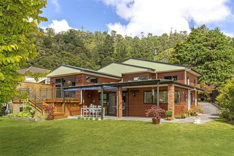Photo of property in 45 Hine Road, Wainuiomata, Lower Hutt, 5014