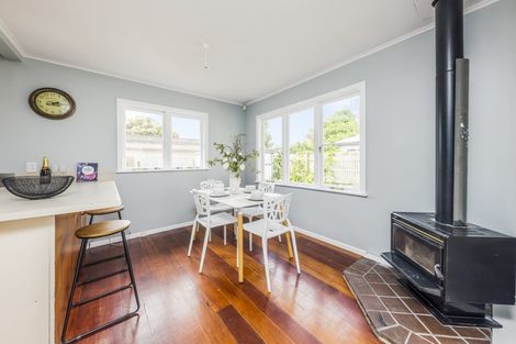 Photo of property in 37 Edmonton Road, Henderson, Auckland, 0612