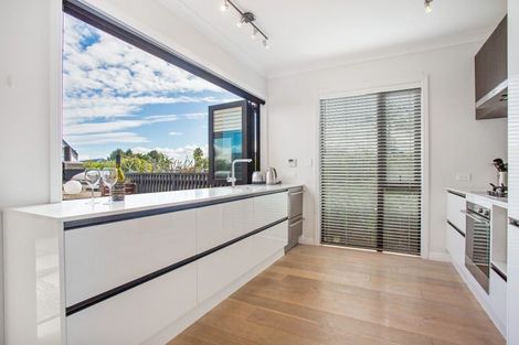 Photo of property in 1f Eversleigh Road, Belmont, Auckland, 0622