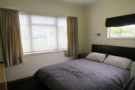 Photo of property in 43 Waiwaka Terrace, Strandon, New Plymouth, 4312