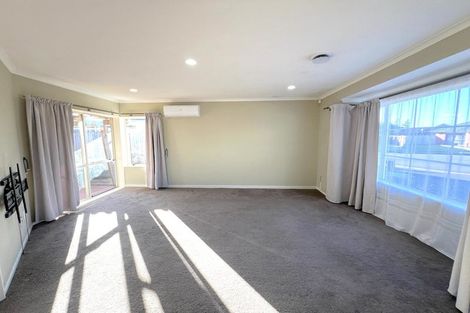 Photo of property in 12 Sheldon Place, Burswood, Auckland, 2013