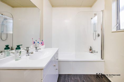 Photo of property in 2/100 Beach Road, Pahurehure, Papakura, 2113