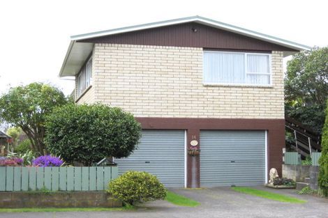 Photo of property in 14 Longview Drive, Merrilands, New Plymouth, 4312