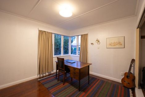 Photo of property in 27 Winston Avenue, Hokowhitu, Palmerston North, 4410