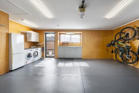 Photo of property in 11 Geneva Terrace, Kelvin Grove, Palmerston North, 4414