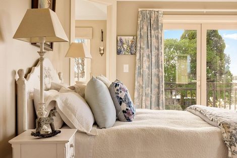 Photo of property in 1 Edgecumbe Road, Tauranga, 3110