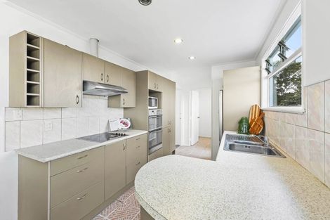 Photo of property in 10 La Trobe Street, Pakuranga Heights, Auckland, 2010