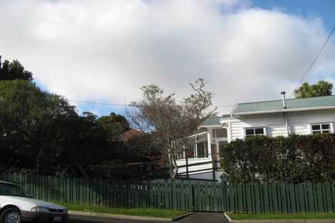 Photo of property in 11 Newcombe Crescent, Karori, Wellington, 6012