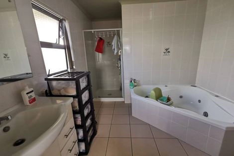 Photo of property in 47 Baverstock Road, Flat Bush, Auckland, 2016