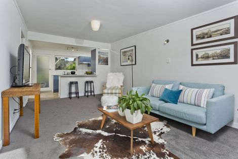 Photo of property in 3/2 Bentley Avenue, Glenfield, Auckland, 0629