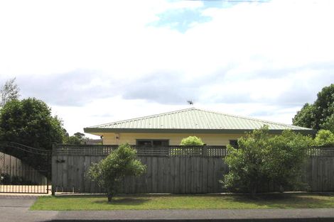 Photo of property in 2/8a Target Road, Totara Vale, Auckland, 0629