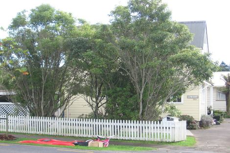 Photo of property in 2/755 Swanson Road, Swanson, Auckland, 0612