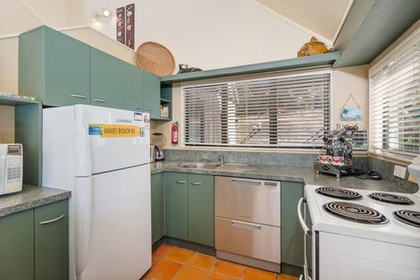 Photo of property in 28 Hahei Beach Road, Hahei, Whitianga, 3591