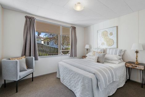 Photo of property in 2/26 Barbados Drive, Unsworth Heights, Auckland, 0632