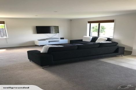 Photo of property in 60 Roberta Crescent, Orewa, 0931