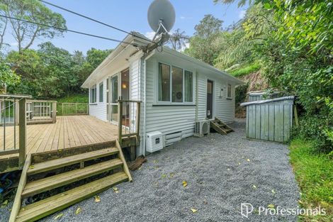 Photo of property in 77 Maungaraki Road, Korokoro, Lower Hutt, 5012