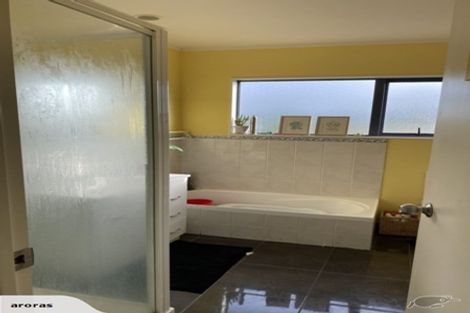 Photo of property in 3/20 Glen Vista Place, Bayview, Auckland, 0629