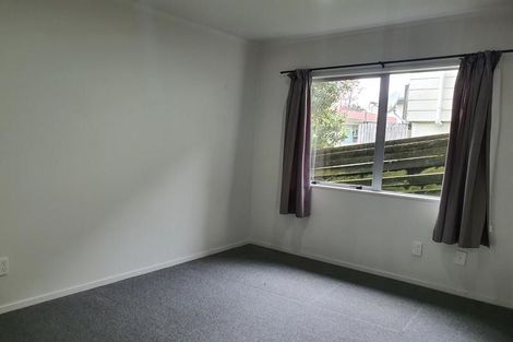 Photo of property in 18 Totaravale Drive, Totara Vale, Auckland, 0629