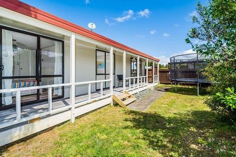 Photo of property in 17 Cameron Place, Ranui, Auckland, 0612