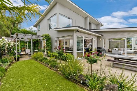Photo of property in 27 Newbury Place, Schnapper Rock, Auckland, 0632