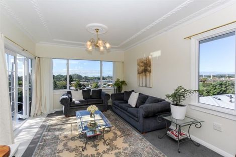 Photo of property in 114 Belt Road, New Plymouth, 4310