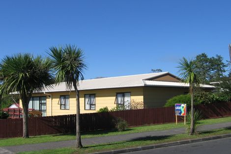 Photo of property in 3 Meadowvale Rise, Titirangi, Auckland, 0604