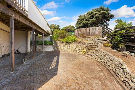 Photo of property in 33 Oratia Street, Waikanae Beach, Waikanae, 5036