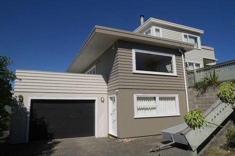 Photo of property in 18 Kirkway, Raumati Beach, Paraparaumu, 5032