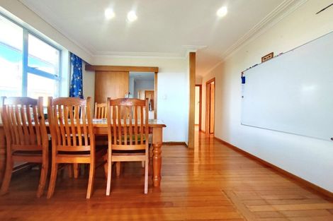 Photo of property in 113 Forrest Hill Road, Forrest Hill, Auckland, 0620