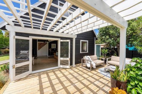Photo of property in 16 Ngapaki Street, Waikanae Beach, Waikanae, 5036