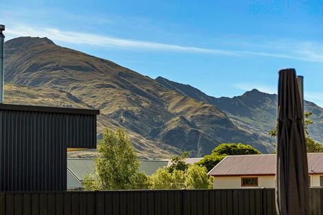 Photo of property in 13 Sapphire Spring Rise, Wanaka, 9305