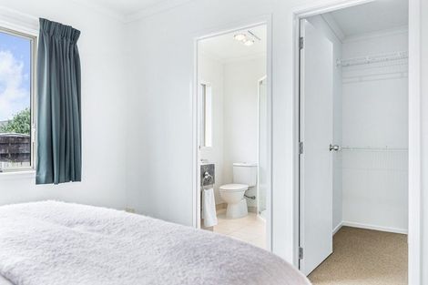 Photo of property in 25a Sylvan Crescent, Te Atatu South, Auckland, 0610