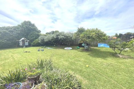 Photo of property in 100 Beach Road, Te Atatu Peninsula, Auckland, 0610
